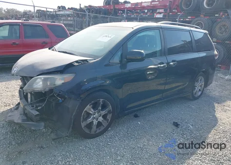 2013 Toyota Sienna Se 8 Passenger z USA, uszkodzony, nr VIN 5TDXK3DCXDS296405